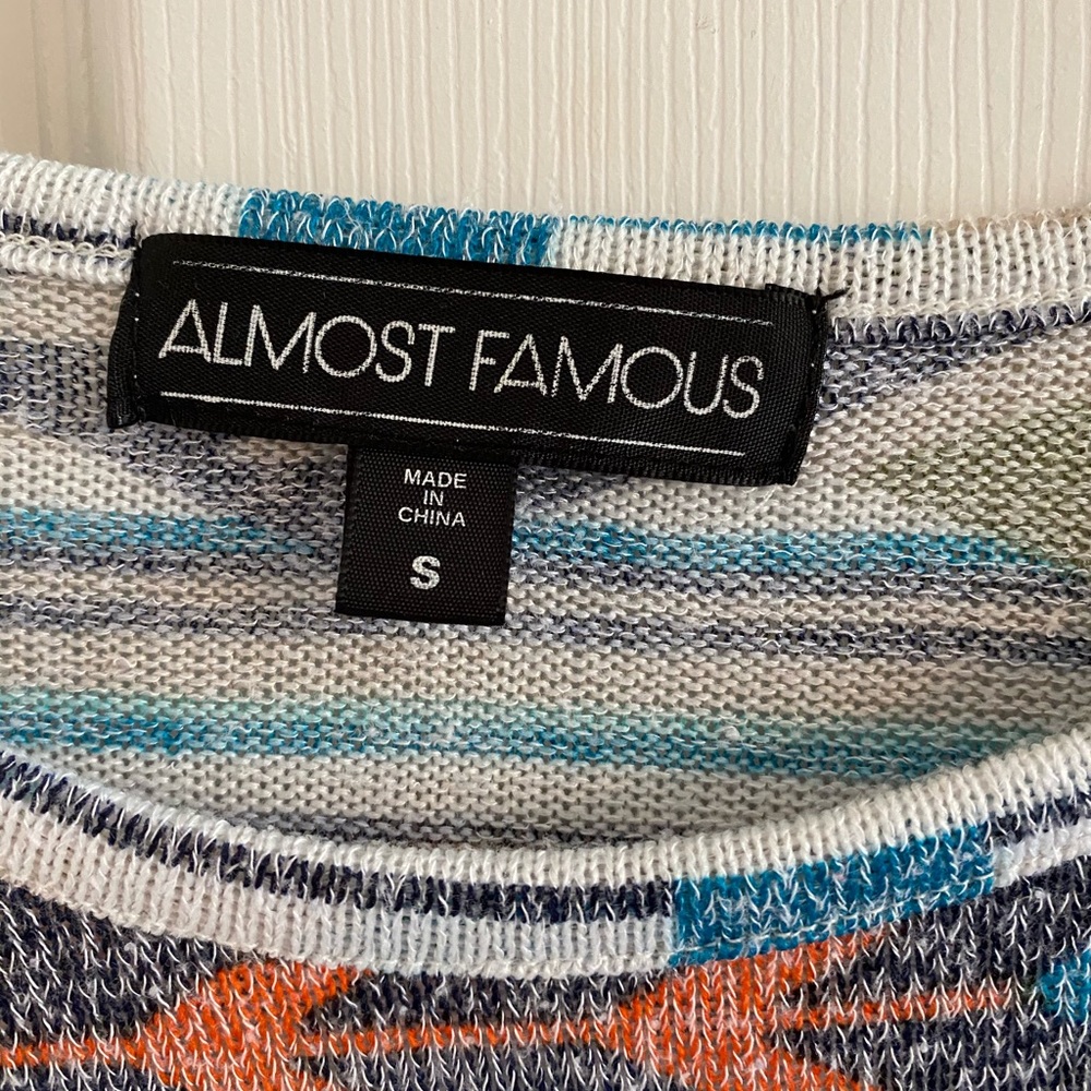 Cute Aztec Patterned Knit Top - Picture 2 of 3